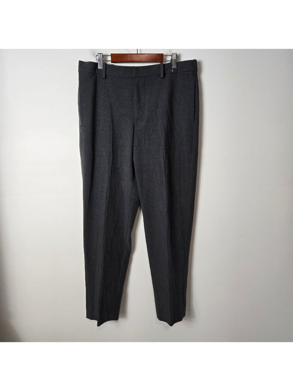 Uniqlo Men's Size M Smart Ankle Tapered Dress Pants Gray Career Office Staple